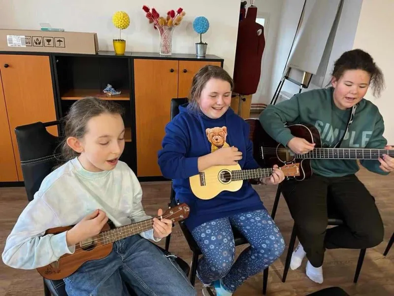 12. – 13. 1. 2024 Přespáčko a práce ve skupinách – Hra na ukulele
