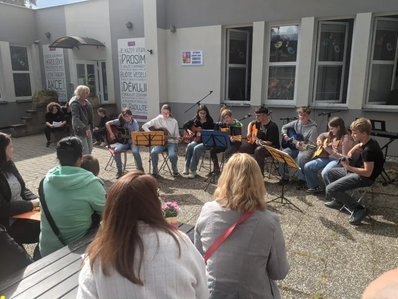 29. 5. 2025 Vystoupení kroužků Hra na kytaru a Hra na ukulele