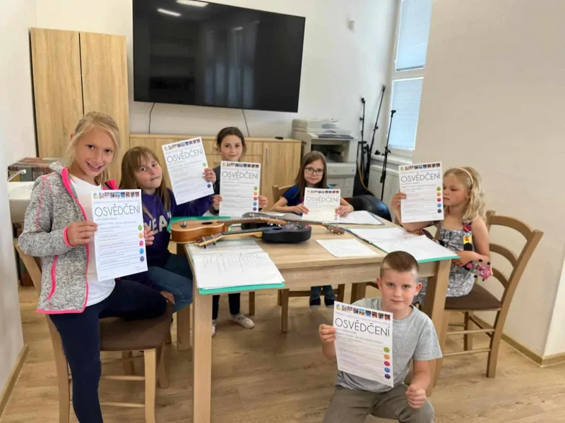 12. 6. 2024 Hra na ukulele - začátečníci, závěrečné vystoupení